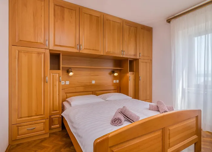 Segulja Πανσιόν